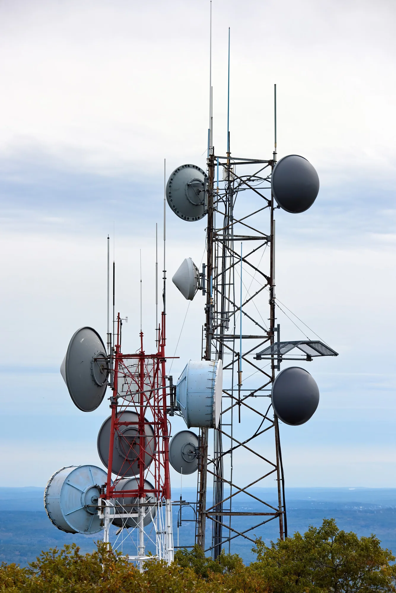 Menara antena telekomunikasi